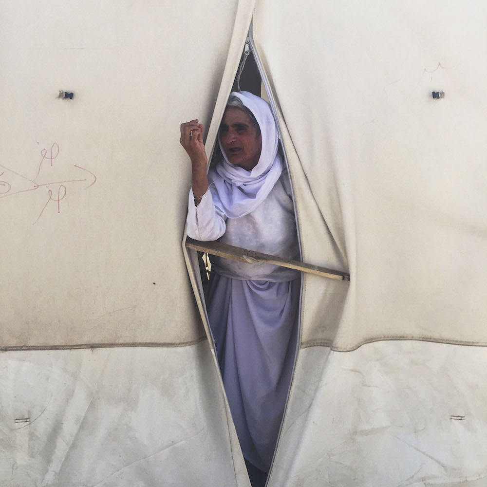 Bram Janssen: woman in camp in Dohuk