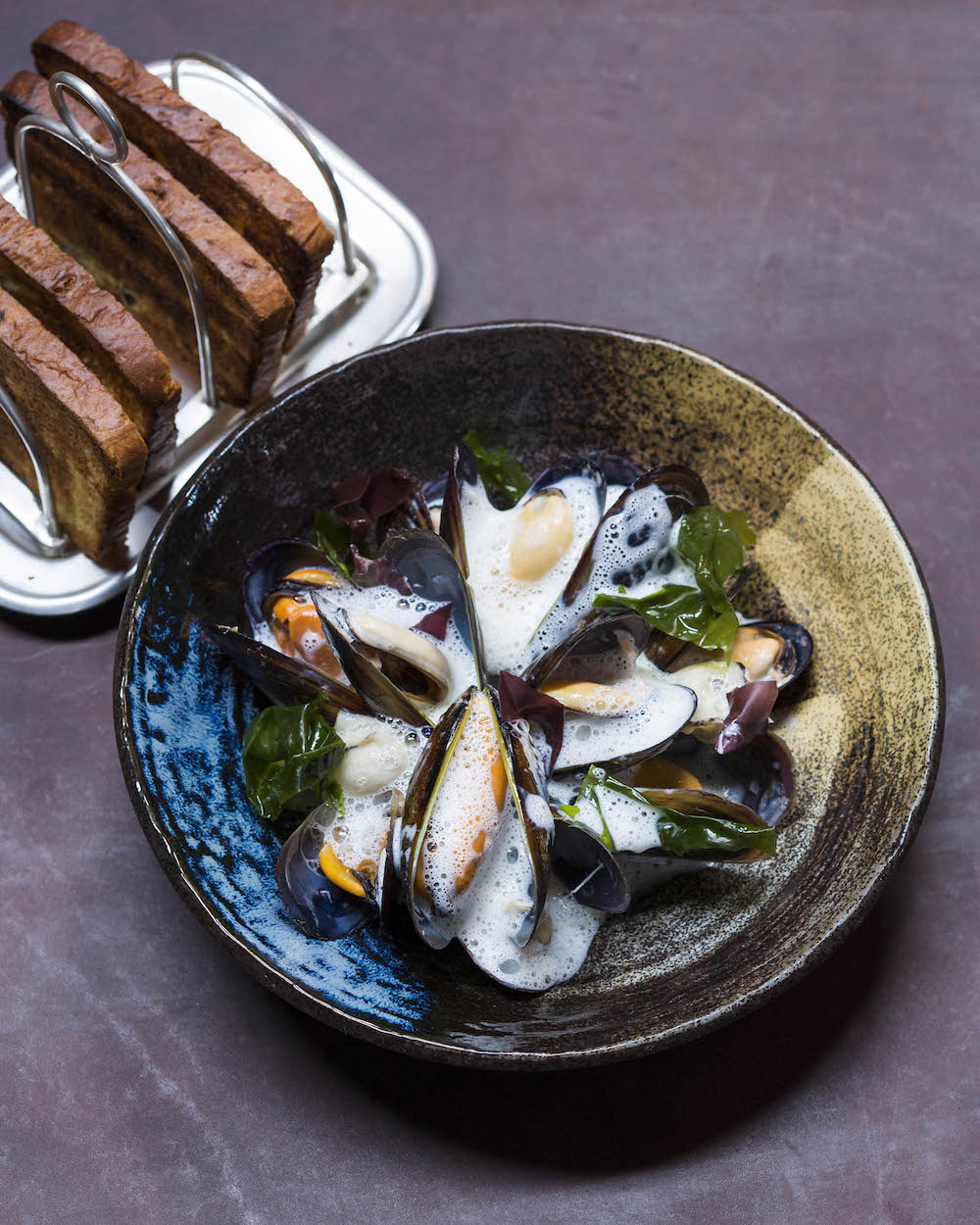 Chardonnay steamed West Coast mussels